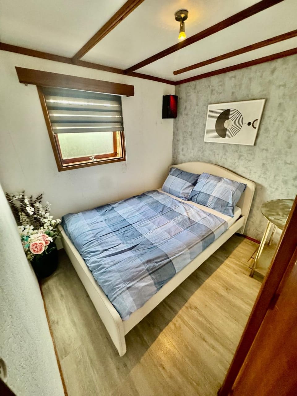Chalet on the lake with private garden Chalet in Enschede