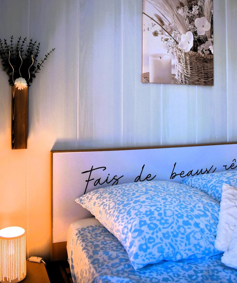 Bed, Night, Photo of the whole room, Bedroom