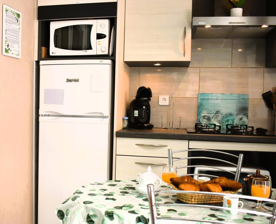 Kitchen or kitchenette, stove, kitchen