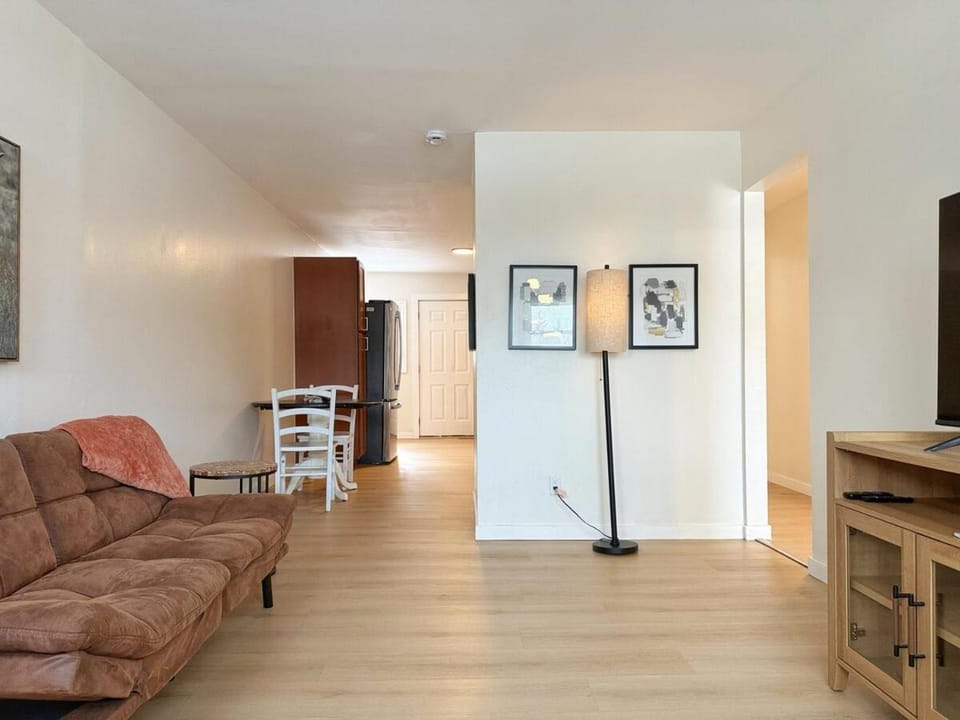 Fairlawn Retreat - 2BR 1BA Newly remodeled Apt Apartment in Evansville