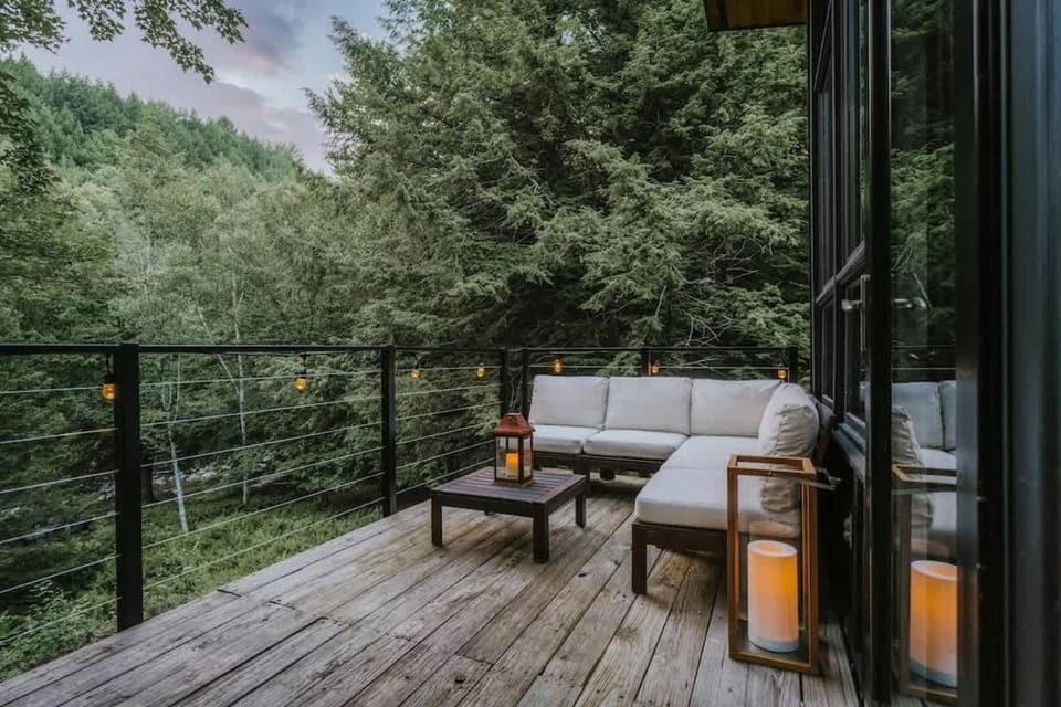 The Treehaus midcentury retreat and Mad River access House in Waitsfield