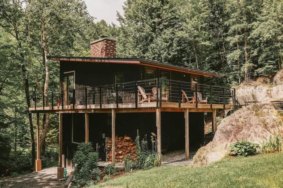The Treehaus midcentury retreat and Mad River access House in Waitsfield