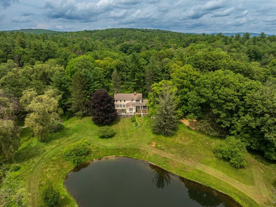 The Whistling Oak - Pristine Pond Tranquility House in Taghkanic