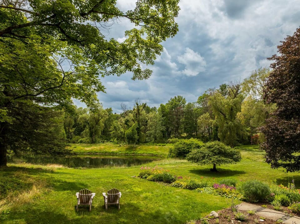 The Whistling Oak - Pristine Pond Tranquility House in Taghkanic