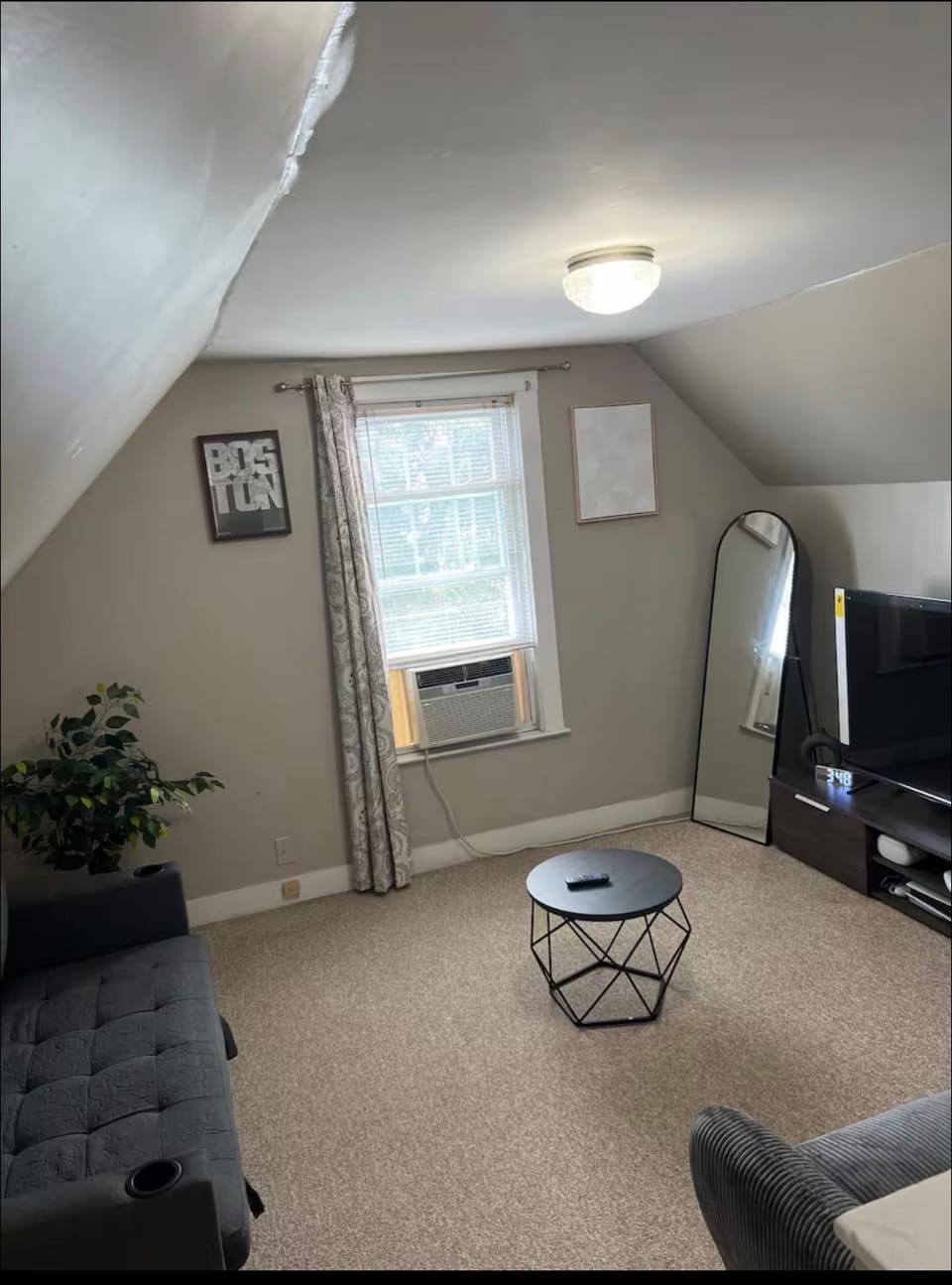 Comfortable 1 bedroom apartment attic Apartment in Lynn