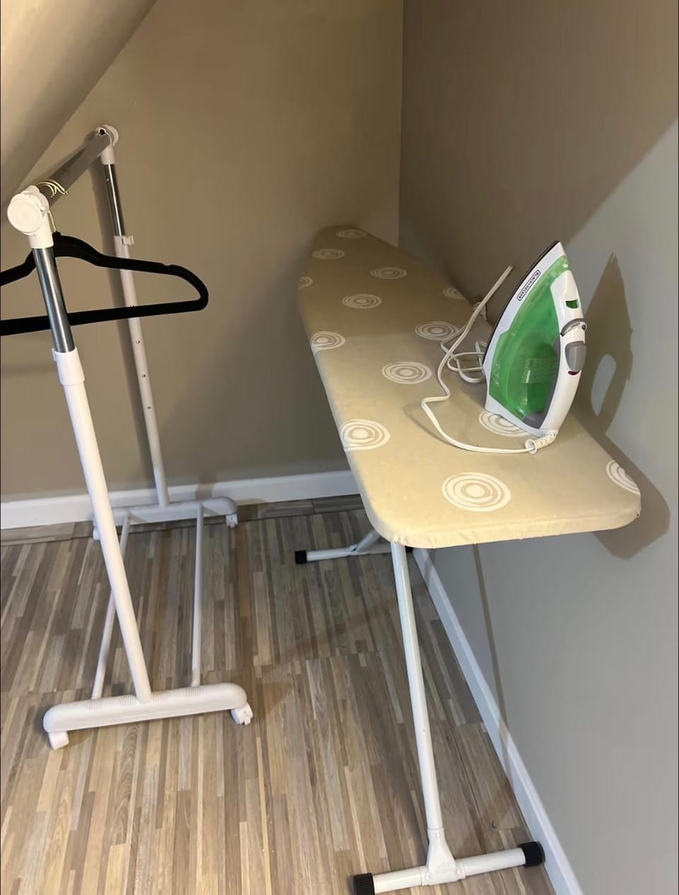 Comfortable 1 bedroom apartment attic Apartment in Lynn