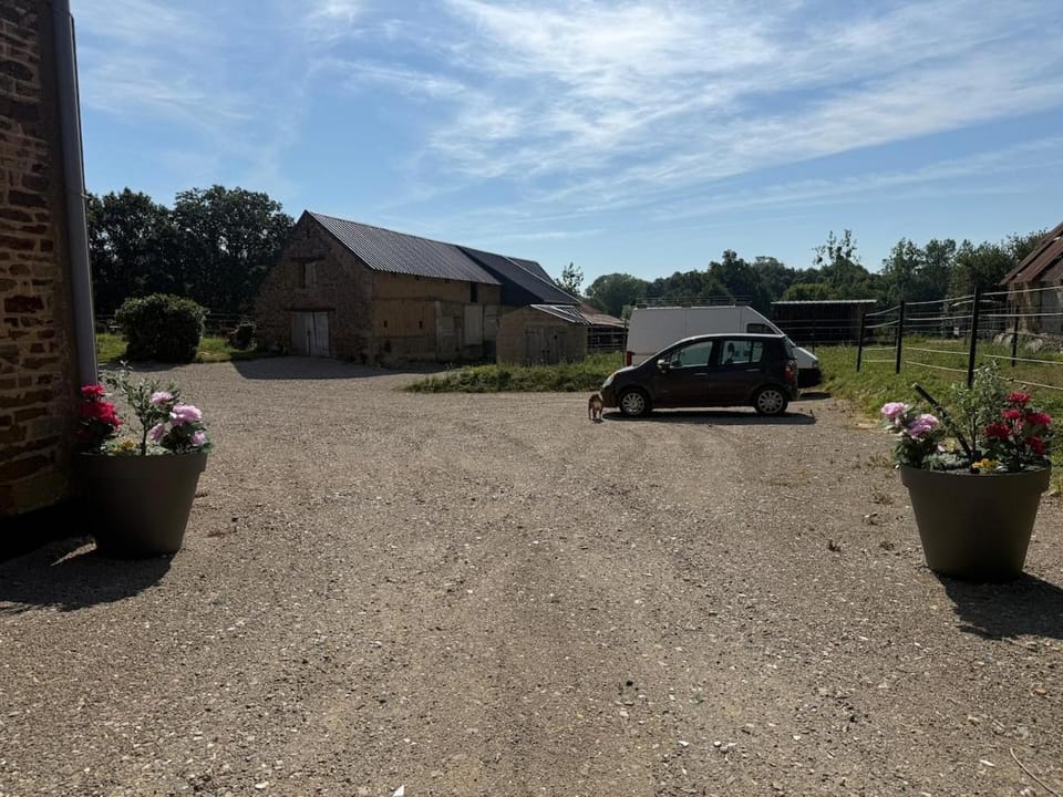 Cottage between horses and Mont-Saint-Michel Apartment in Normandy