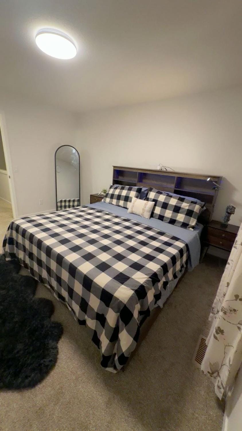 Cozy Room In Glazier Ridge Comfy Home Vacation rental in Calgary
