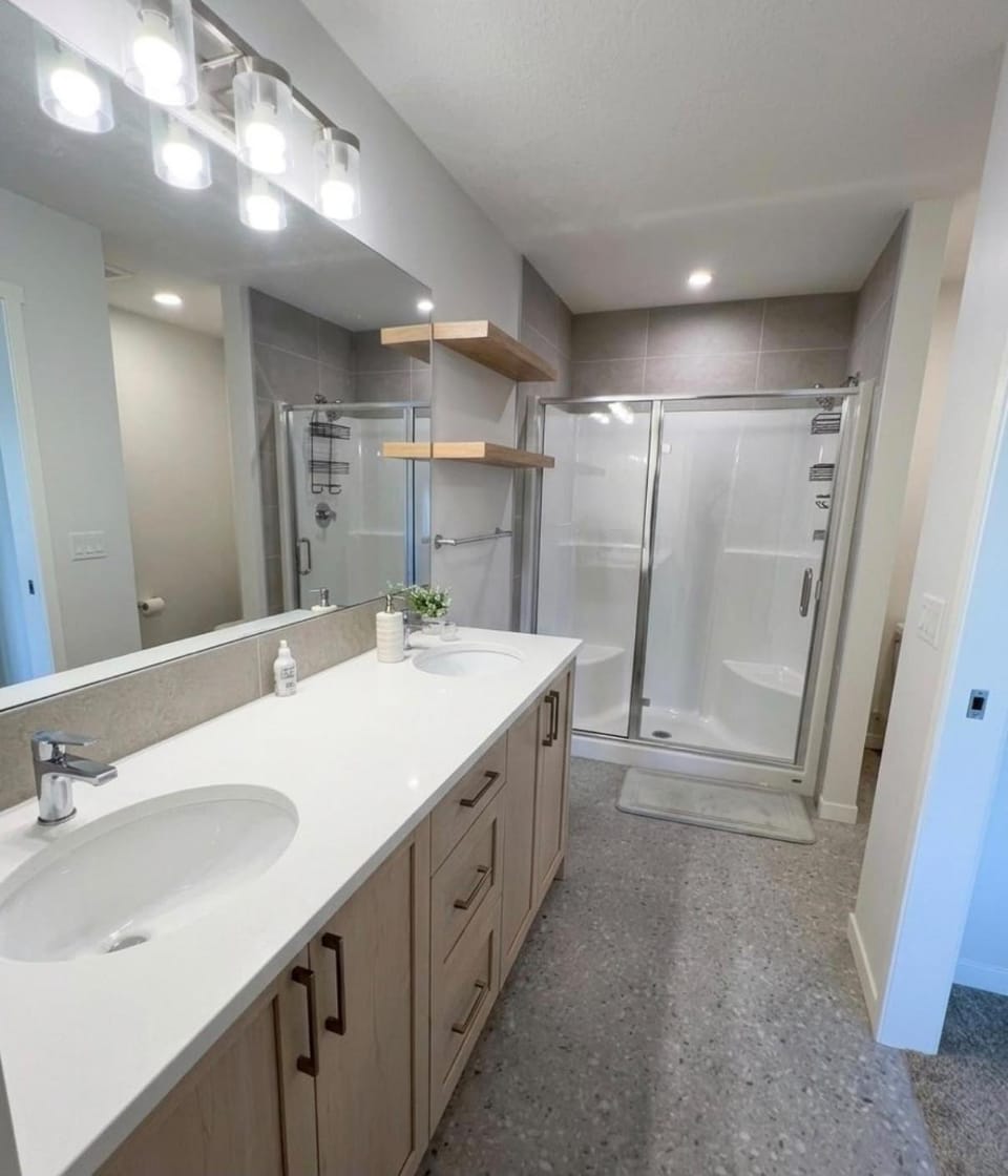 Cozy Rooms In Glazier Ridge Comfy Home Vacation rental in Calgary