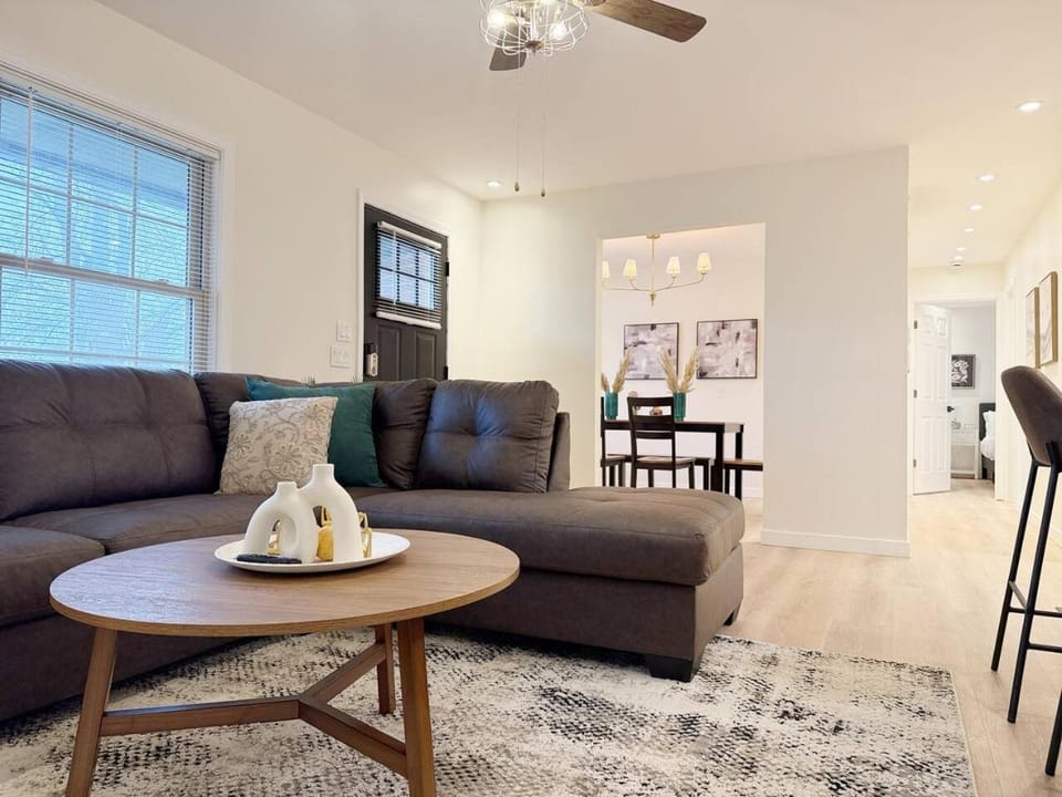 Northside Newly Renovated Stylish 3BR 2BA House in Evansville
