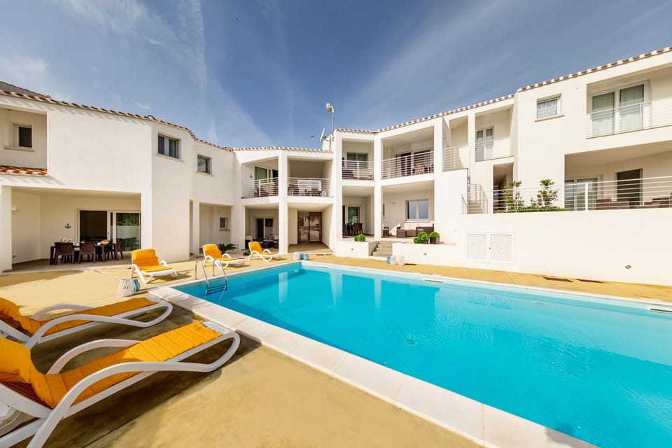 Facade/entrance, Swimming pool
