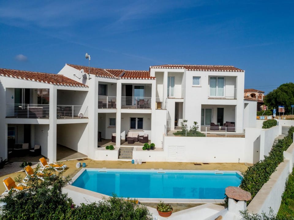 Facade/entrance, Swimming pool