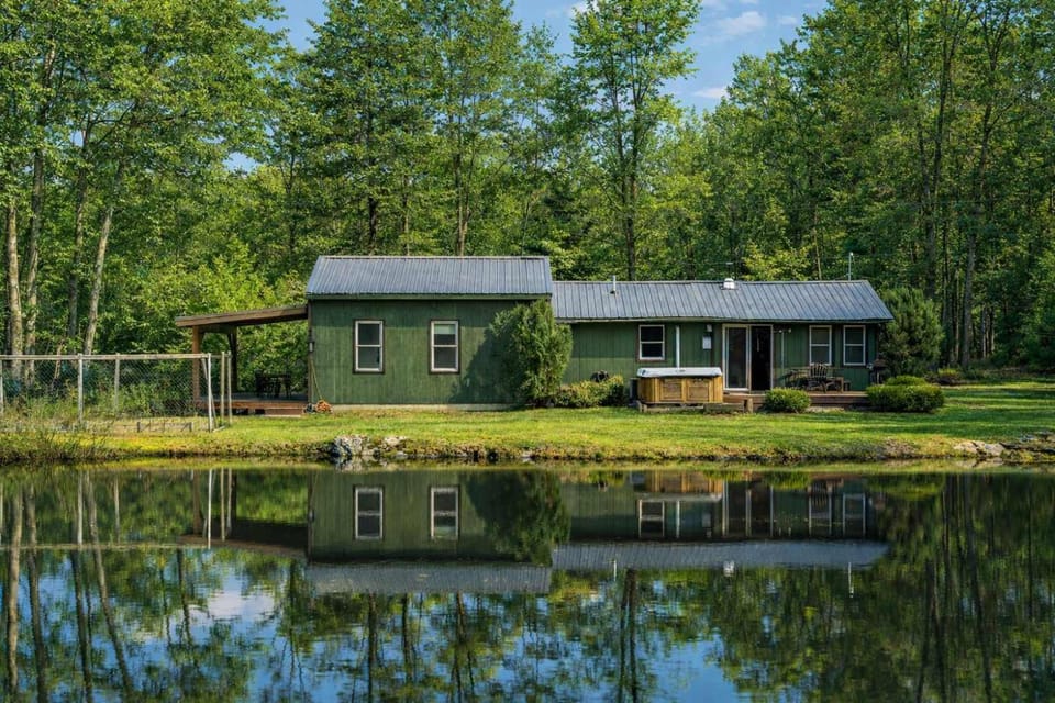 Wild Sage Cabin Pond Kerhonkson Cabin in Olive