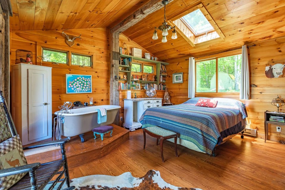 Wildcat Mountain Cabin - Private Views with Hot Tub Cabin in Hudson Valley