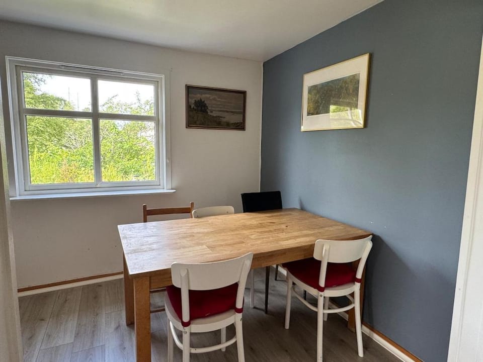 Fishermans Lodge 5BR by the Sea Apartment in Vestland