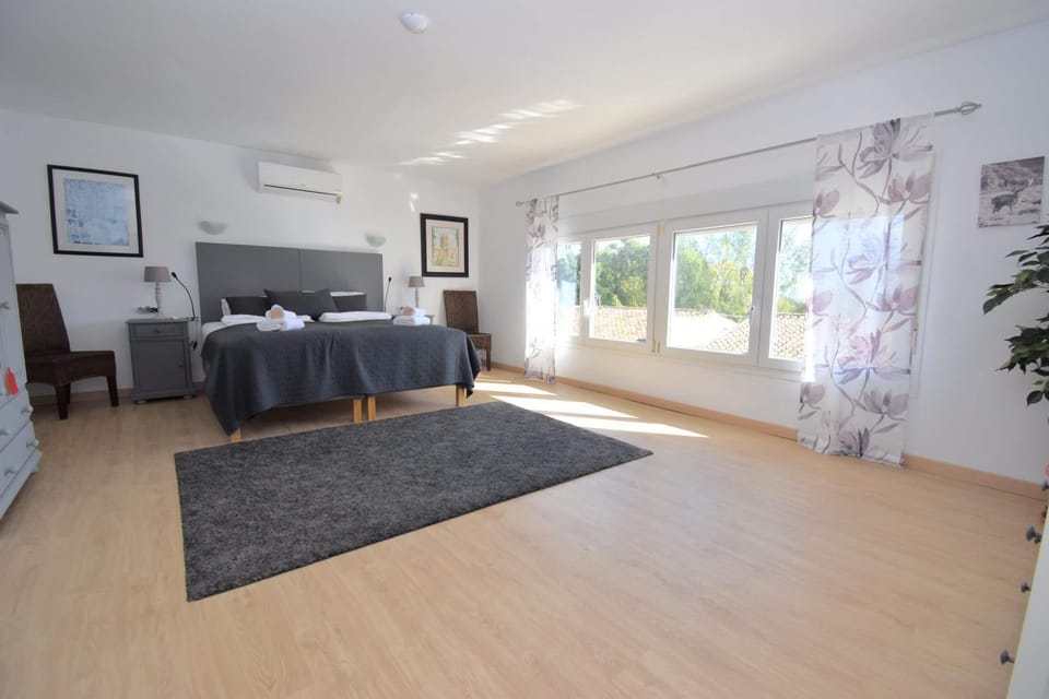 Spacious Family Villa & Studio Pool Walk to Beach Villa in Fuengirola