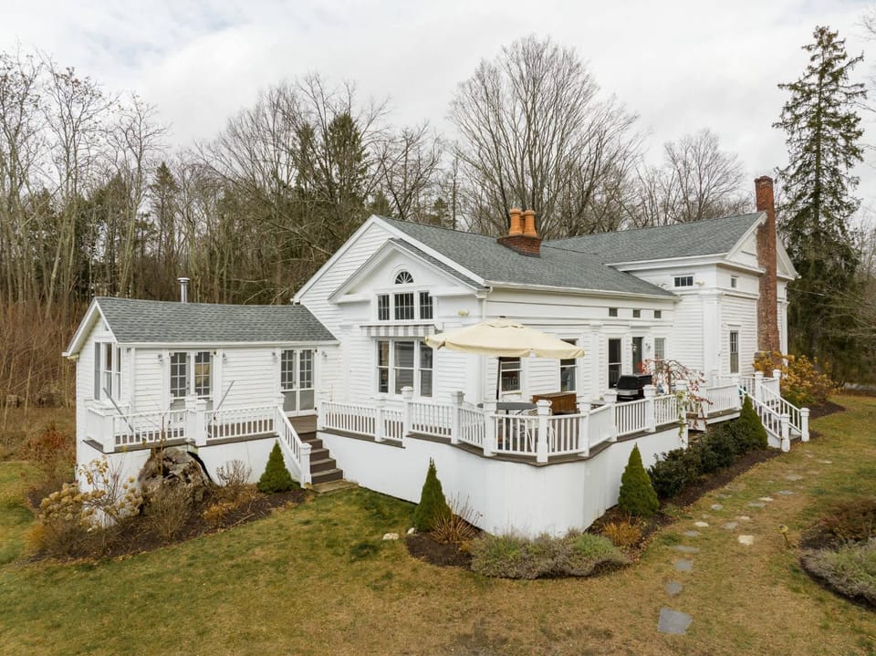 Willow Brook - Historic Farmhouse with Fun Playroom House in Hudson Valley