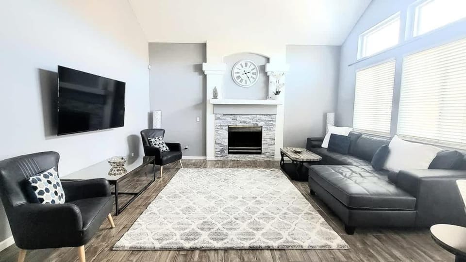 7BR 5bath Near ScenicTrail Easy Access to Downtown House in Northglenn