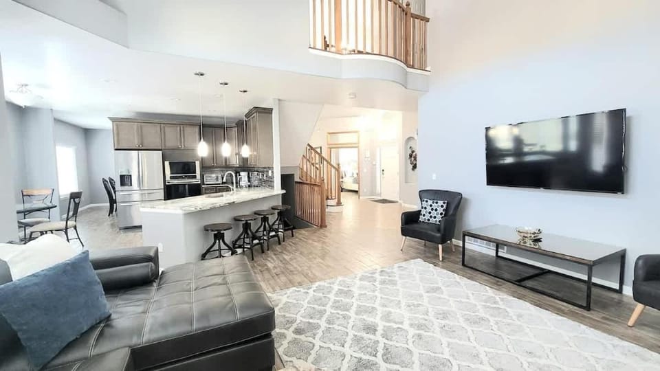 7BR 5bath Near ScenicTrail Easy Access to Downtown House in Northglenn
