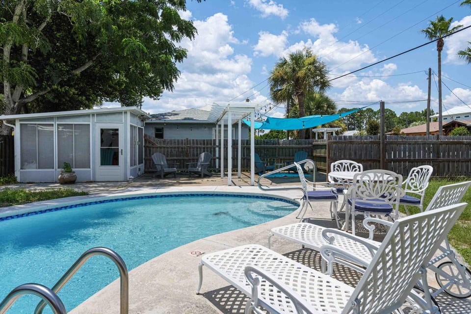 2 BR Home Dog Friendly Pool Fenced Yard BBQ House in Laguna Beach
