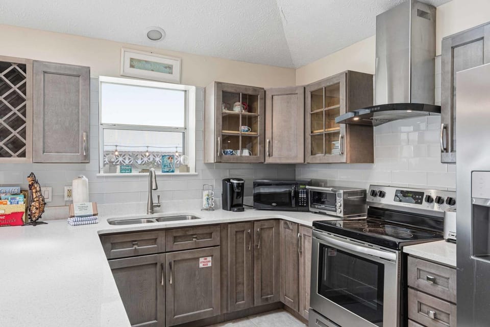2 BR Home Dog Friendly Pool Fenced Yard BBQ House in Laguna Beach
