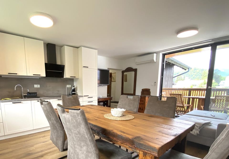 TV and multimedia, Living room, Dining area