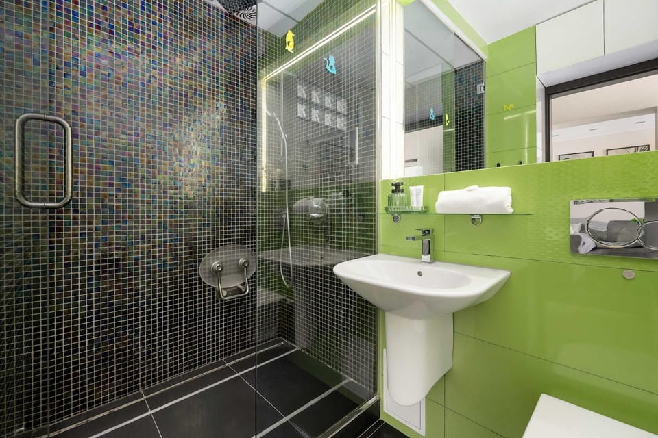 Shower, Toilet, Bathroom