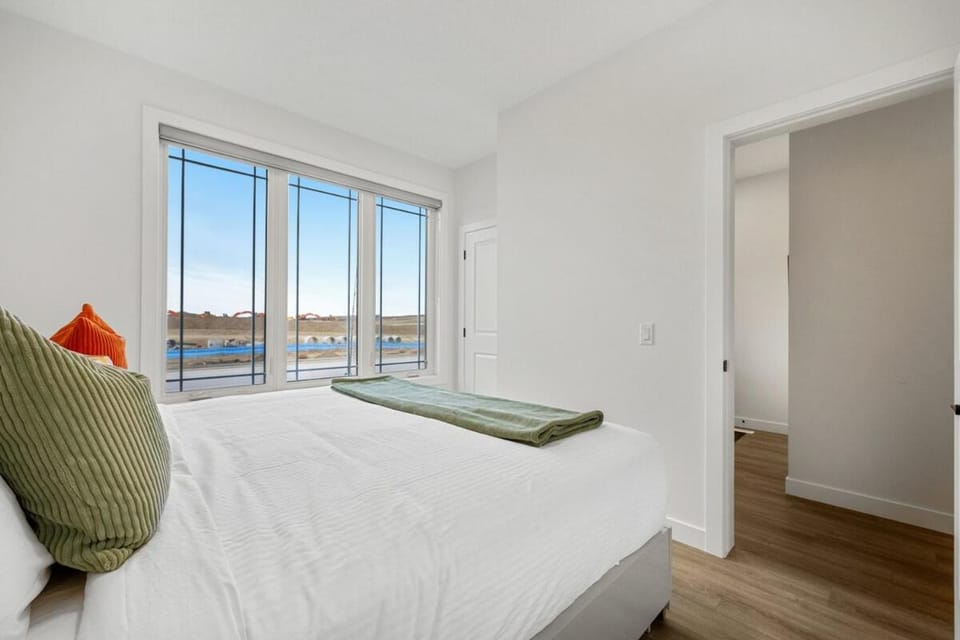 The Aerie 2 Full Suites 2400 sqft Ambleton House in Calgary