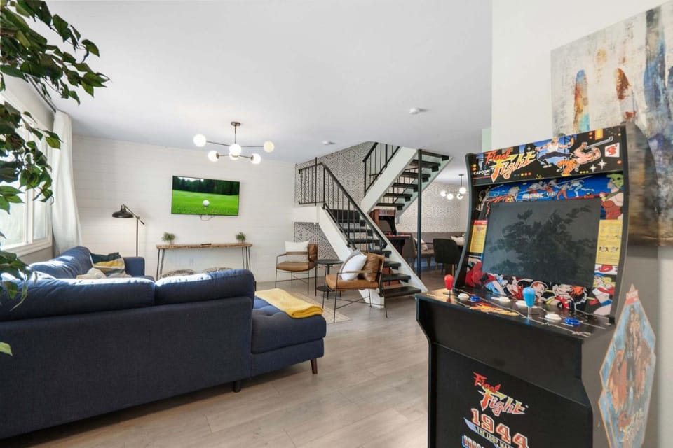 Stylish 4BR Oasis Hot Tub Fire Pit & Arcade House in Scottsdale