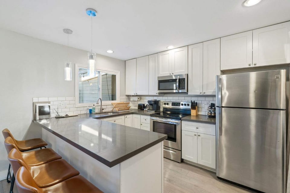 Stylish 4BR Oasis Hot Tub Fire Pit & Arcade House in Scottsdale