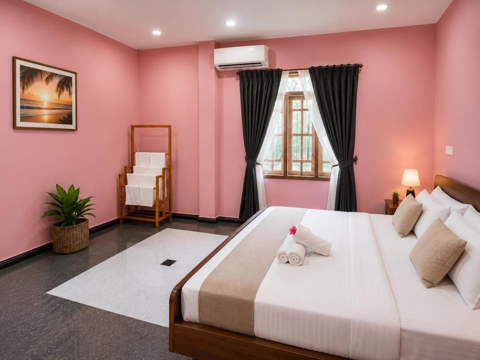 Bed, Photo of the whole room, Bedroom, towels