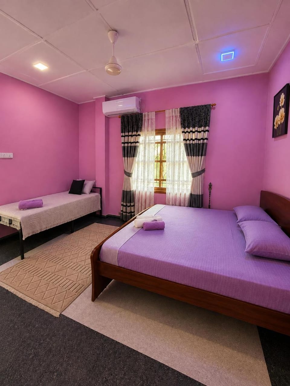 Bed, Photo of the whole room, Bedroom, Family