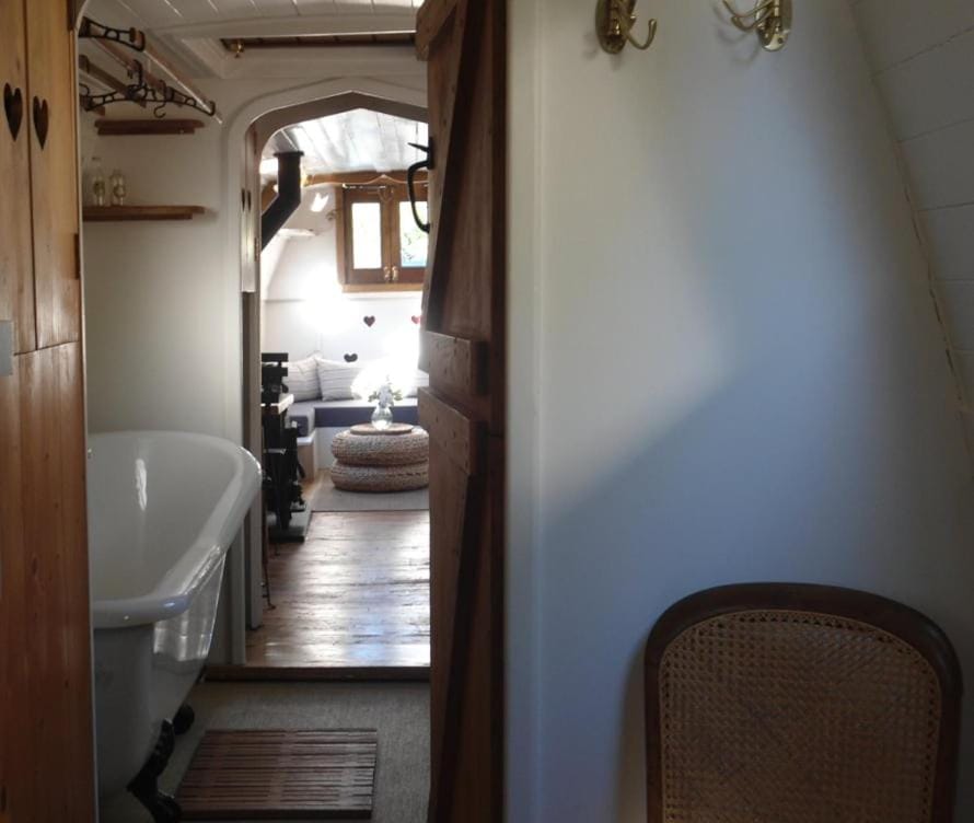Boutique London Narrowboat Docked boat in Kingston upon Thames