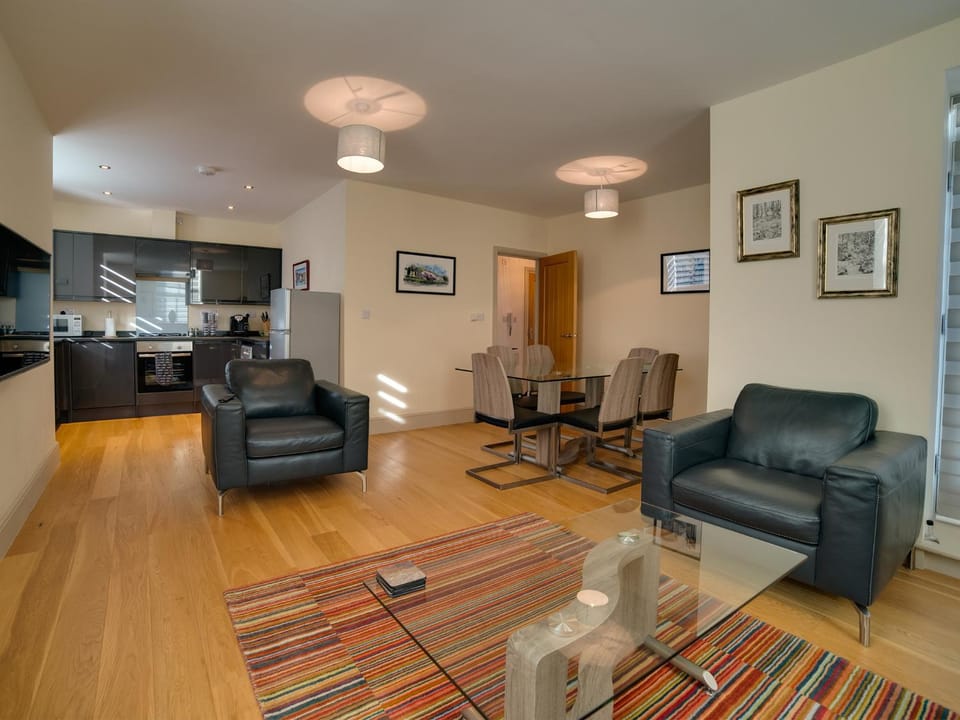 Coffee/tea facilities, Living room, Photo of the whole room, Decorative detail, Seating area, Dining area