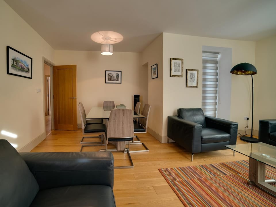 Photo of the whole room, Decorative detail