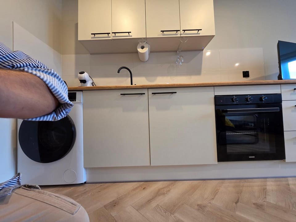 Kitchen or kitchenette, oven, stove, washing machine, dryer, kitchen
