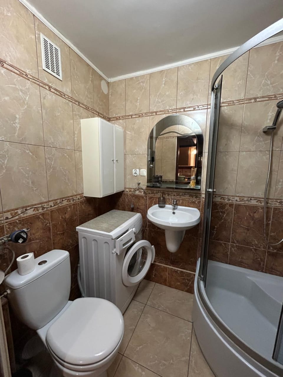 Shower, Toilet