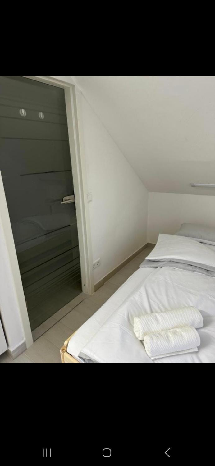 Balkon Apartement Düsseldorf Bed and Breakfast in Dusseldorf