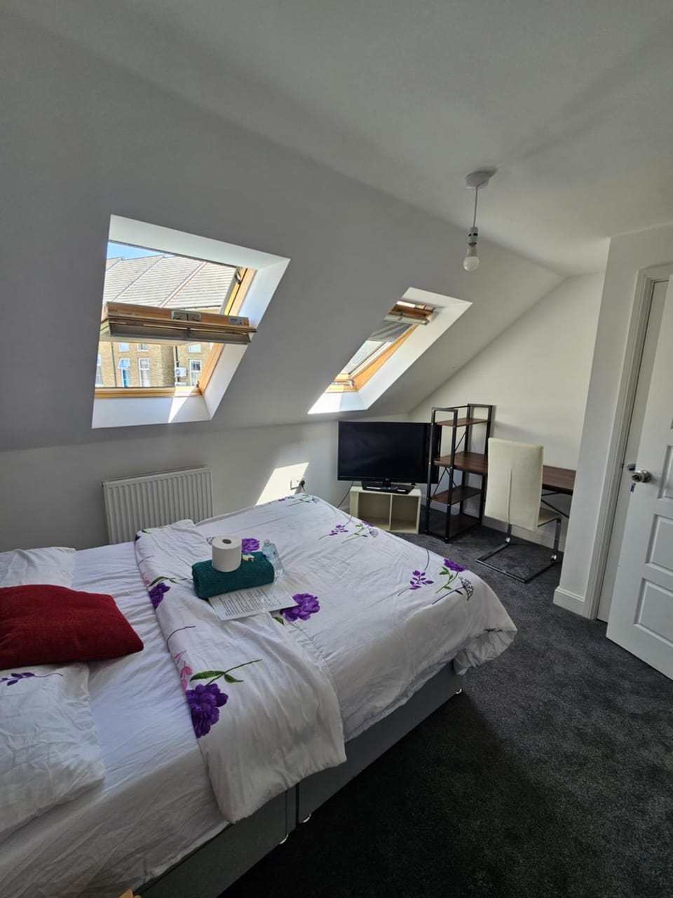 Luxury Smart Double Room - Free Parking - Dartfort Central Bed and Breakfast in Dartford