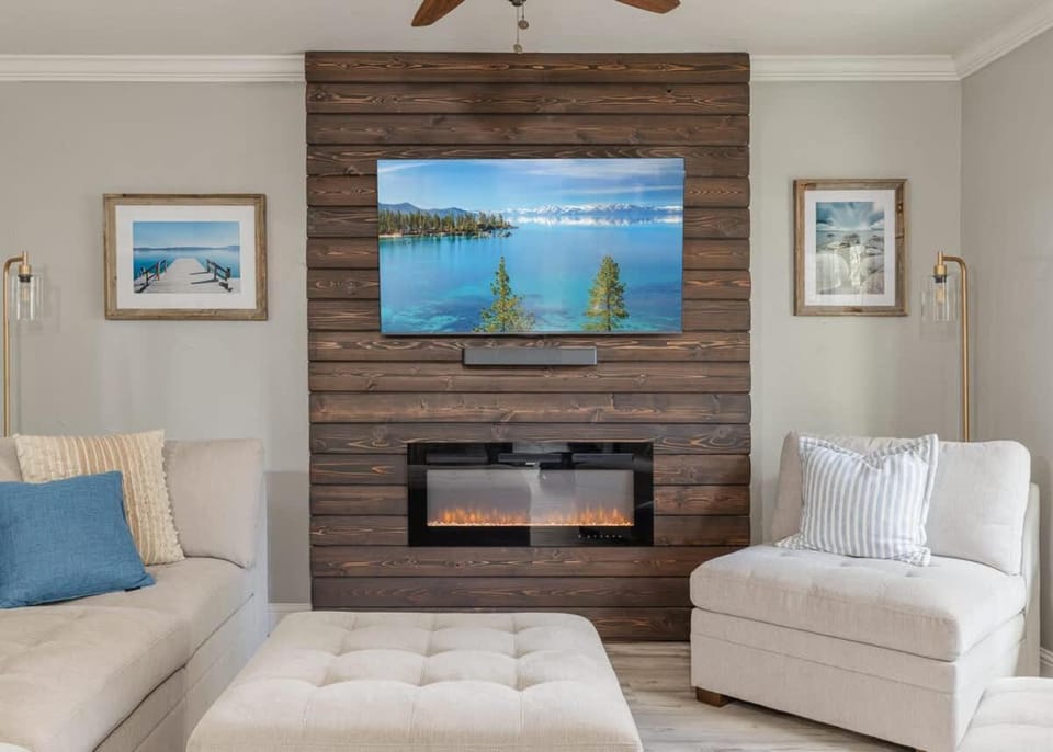 Walkable & Comfy, Minutes to Everything House in South Lake Tahoe