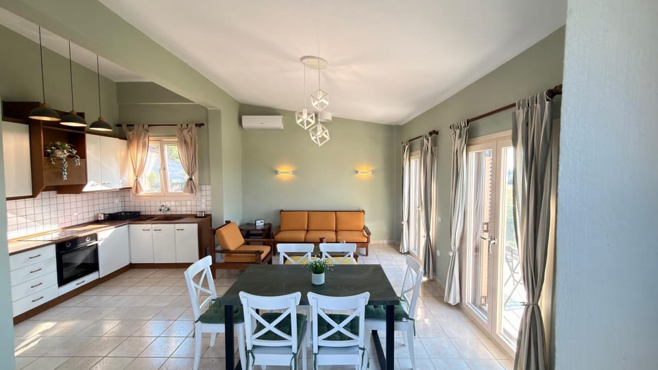 Living room, Dining area, kitchen