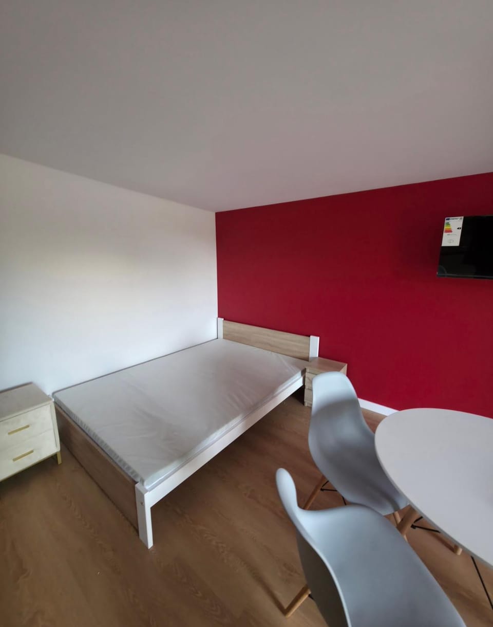 Pokój od 2 do 4 osob w Choczni niedaleko Wadowic ze strefą basenową Apartment in Lesser Poland Voivodeship