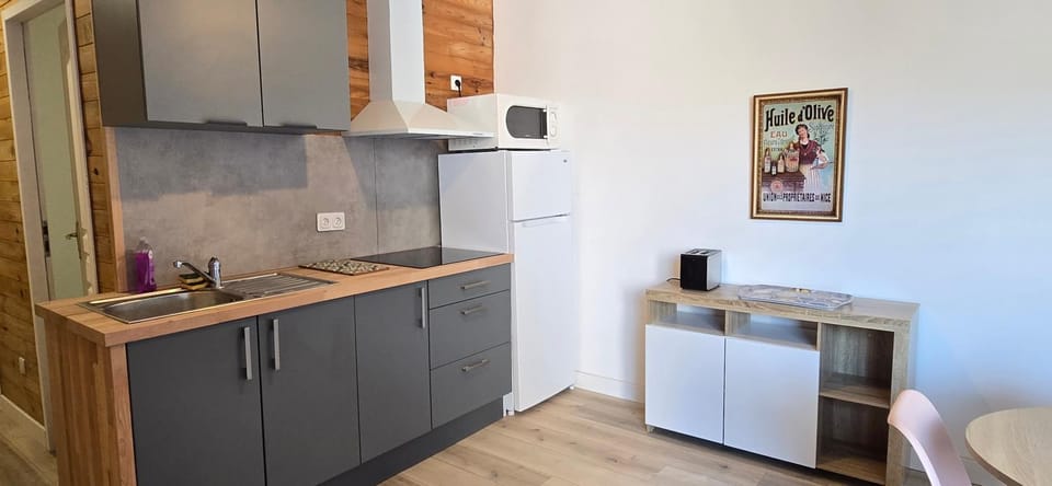Kitchen or kitchenette, stove, kitchen