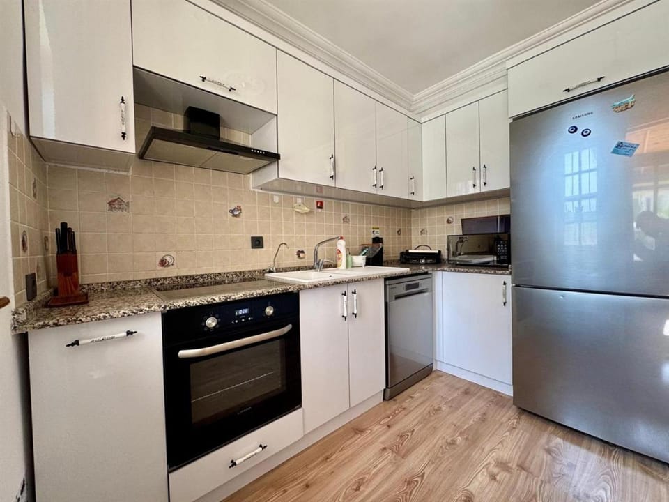 Coffee/tea facilities, Kitchen or kitchenette, dishwasher, kitchen
