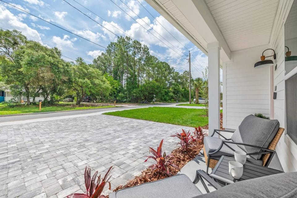 Property building, Patio, Spring