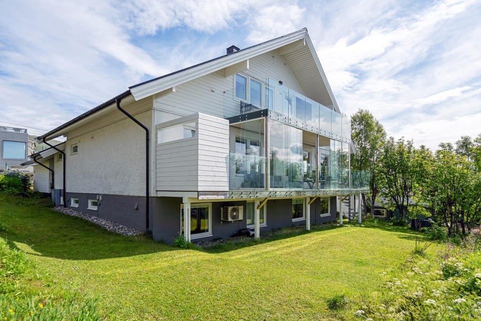 The Arctic Dream Villa I Amazing View I Families Villa in Tromso