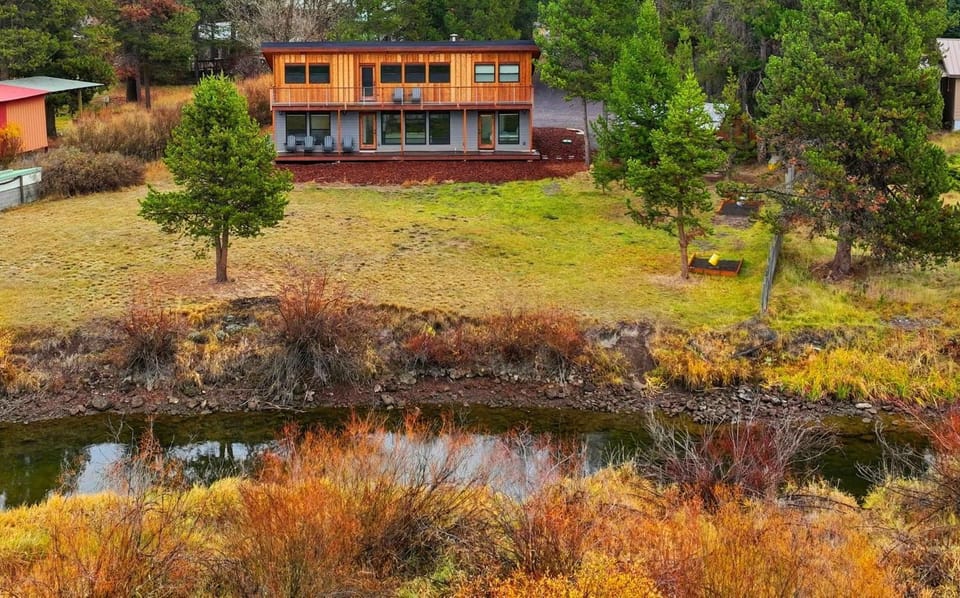 Big Sunsets on Little Deschutes-Modern Riverfront House in Oregon