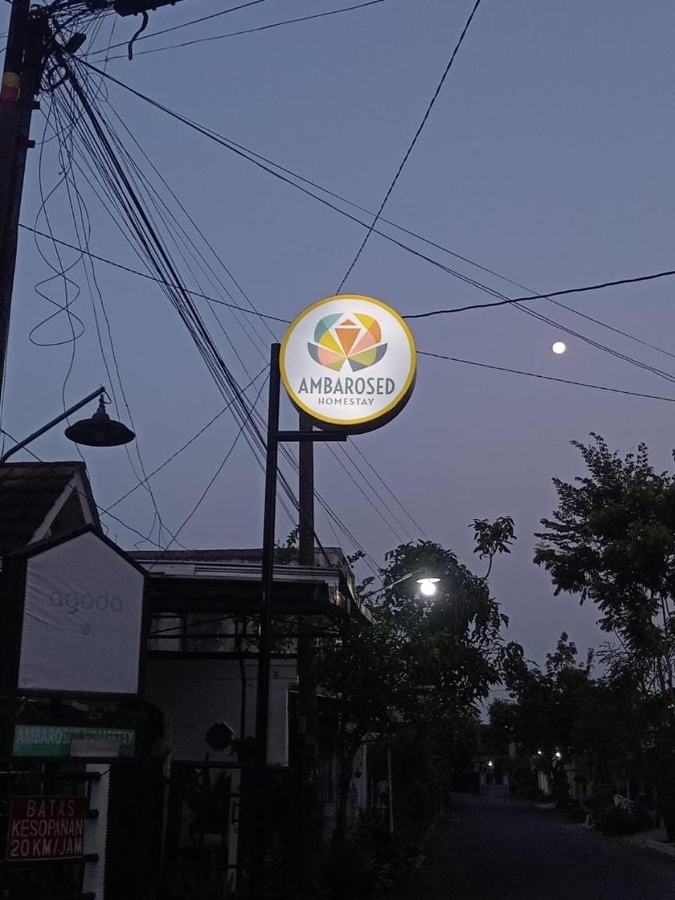 Facade/entrance, Off site, Night, Property logo or sign, Street view