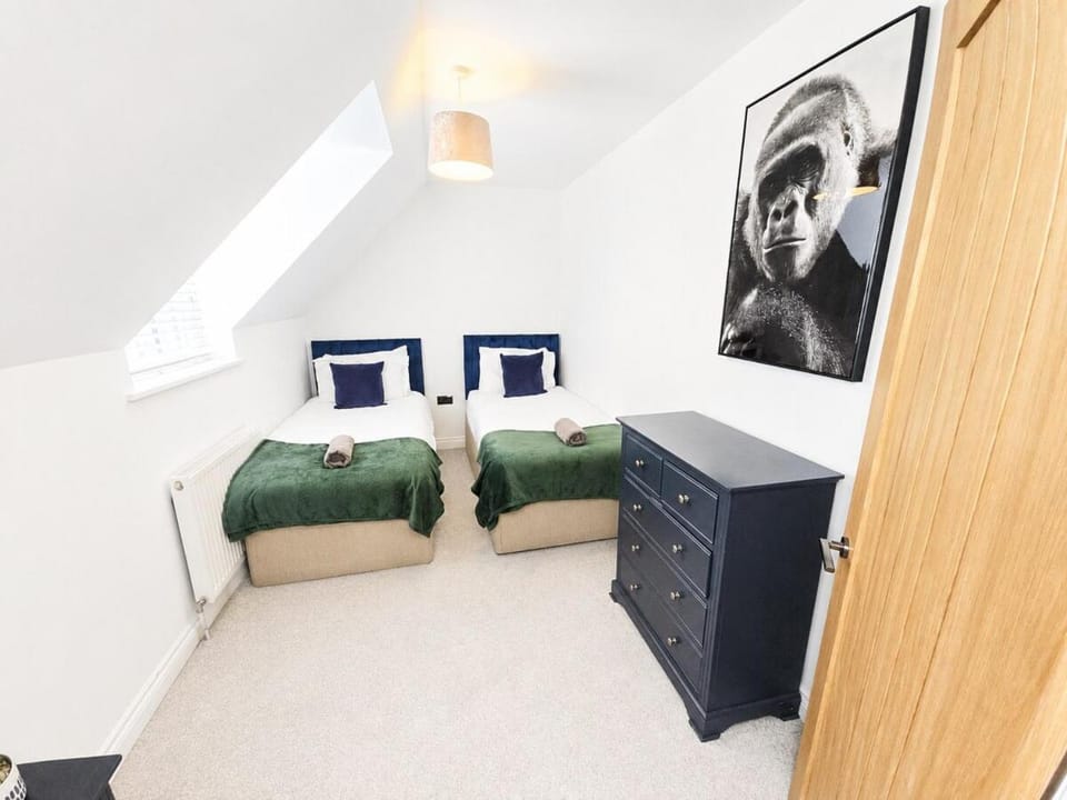 The Kingfisher Sleep 10 5BR Near Stansted Airport Villa in Uttlesford
