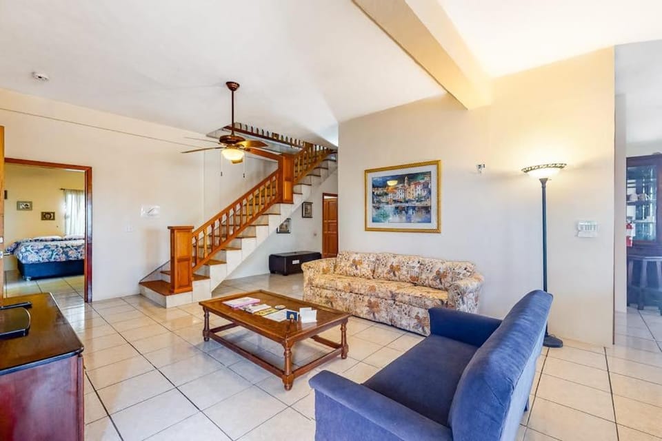 Enchanting home with pool volleyball mountain & city views & AC House in Cayo District